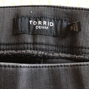 Torrid 1T black fade skinny jeans. Stretch pull on.Leather embellished lacing.